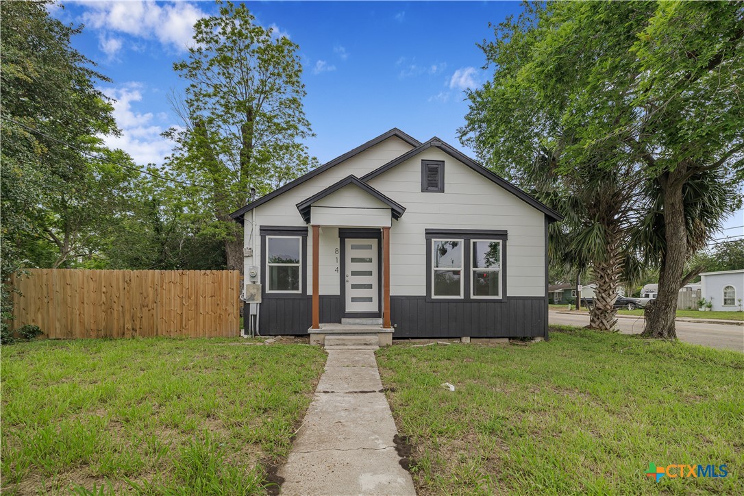 814 S Laurent Street, Victoria, TX 77901 — photo 1