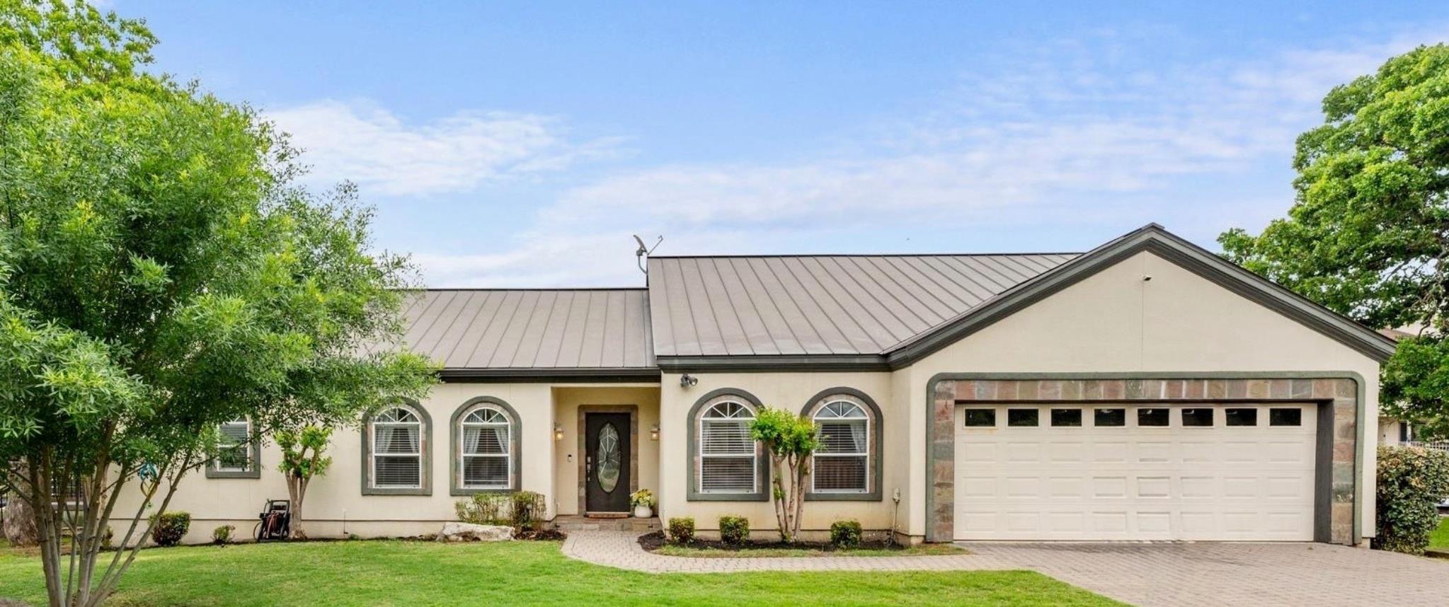 521 Lucy, Horseshoe Bay, TX 78657 — photo 1