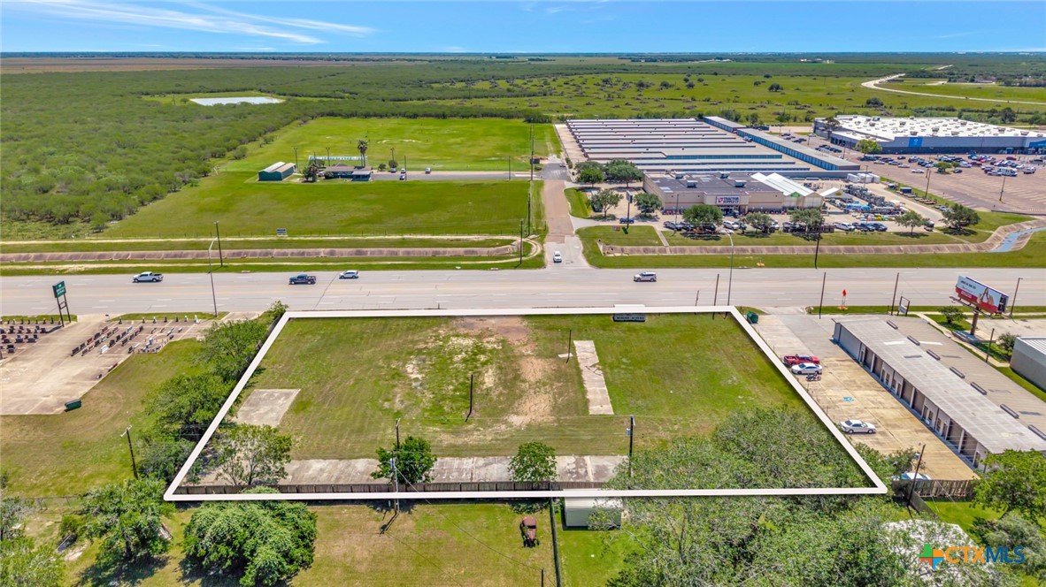 9505 N Navarro Street, Victoria, TX 77904 — photo 1