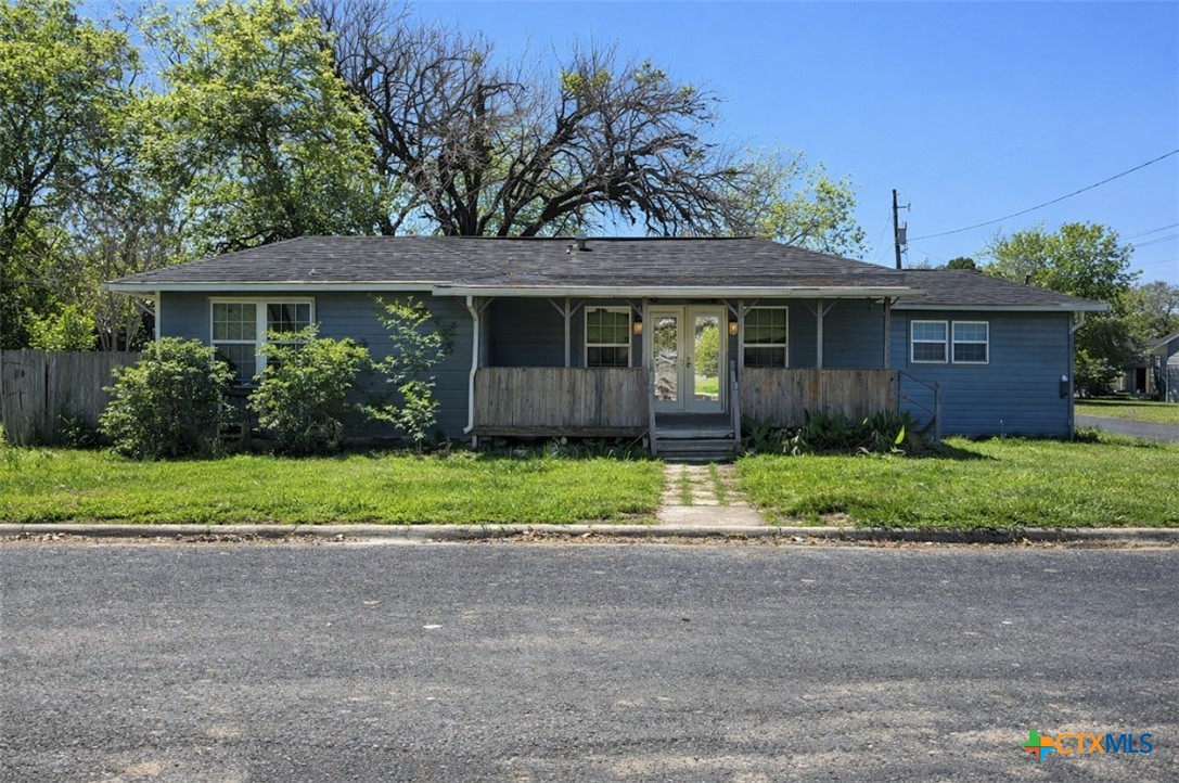2001 E Forrest Street, Victoria, TX 77901 — photo 1