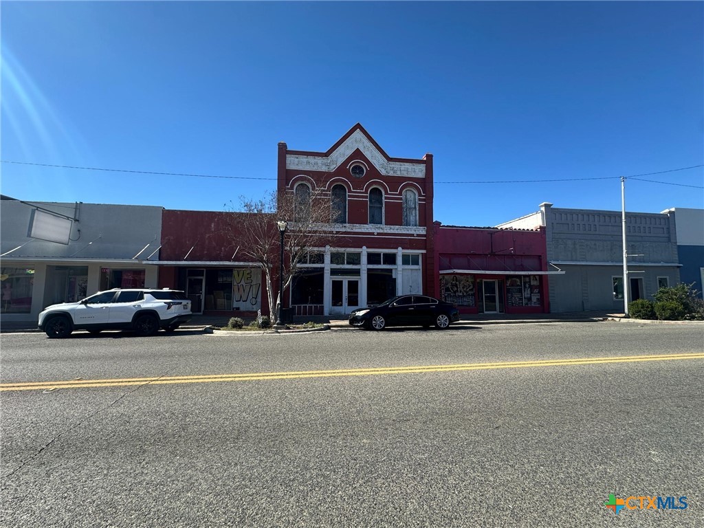 319 N Washington, Beeville, TX 78102 — photo 1