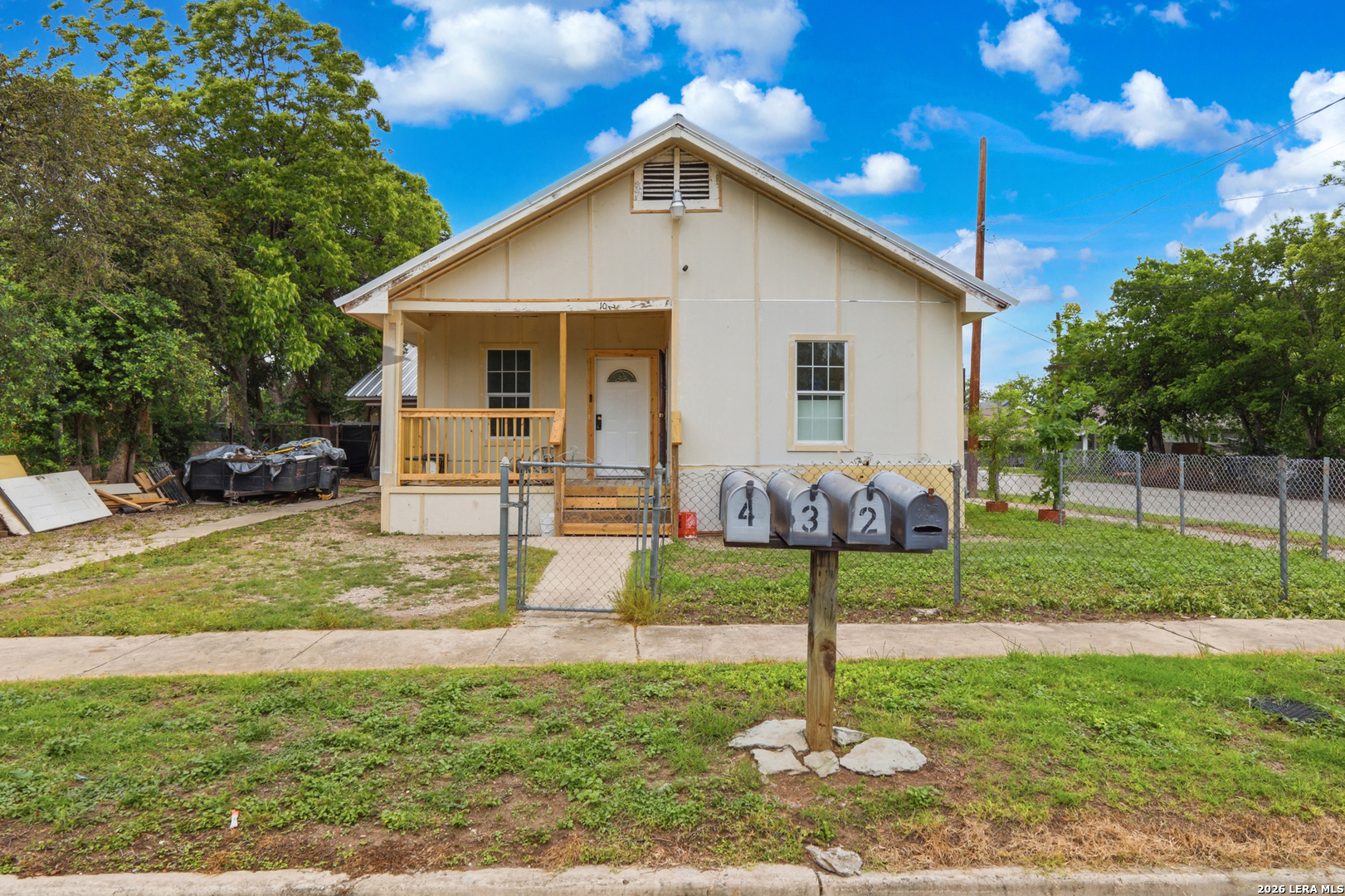 1021 CENTER ST, San Antonio, TX 78202 — photo 1