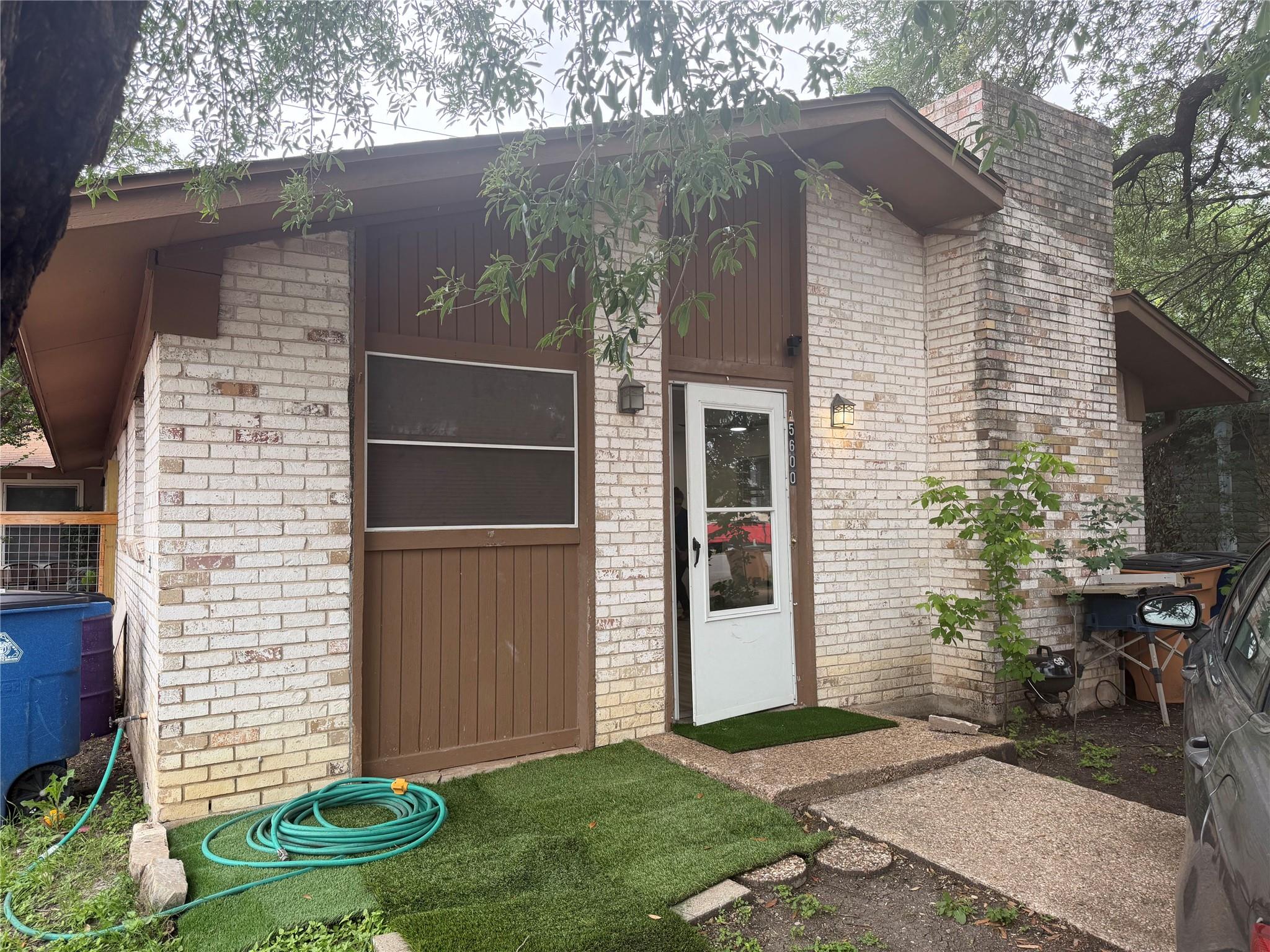 5600  Ponciana Dr, Austin, TX 78744 — photo 1