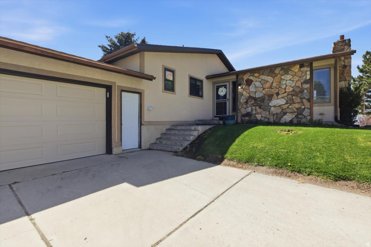 222 E VALLEY DR, Preston, ID 83263 — photo 1