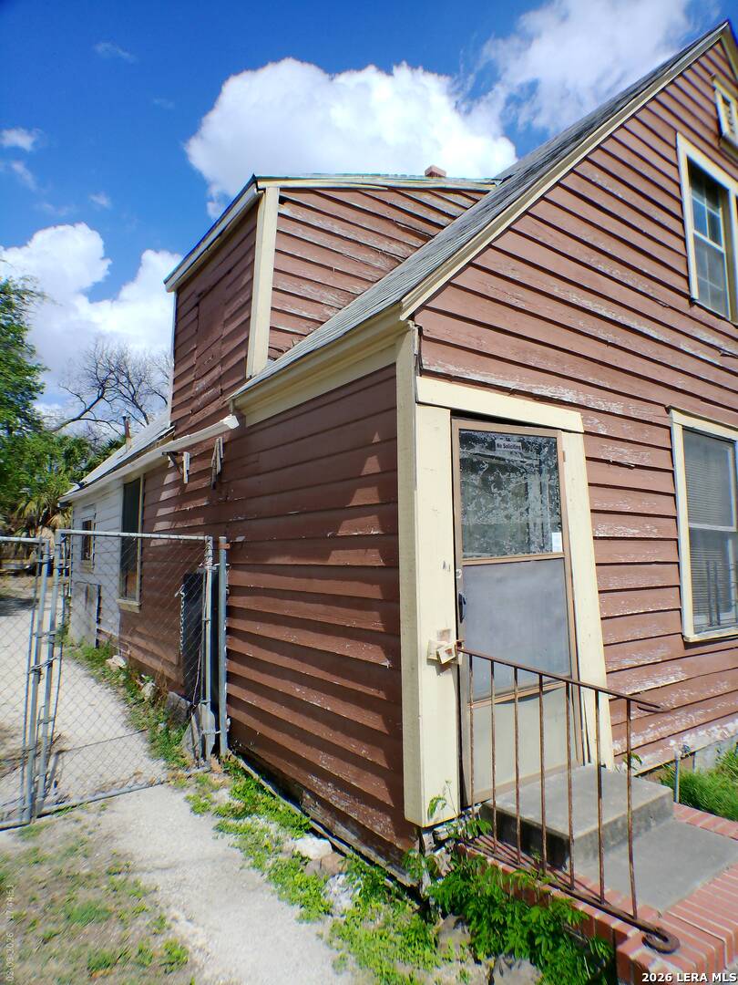 105 Dunning, , 78210 — photo 1