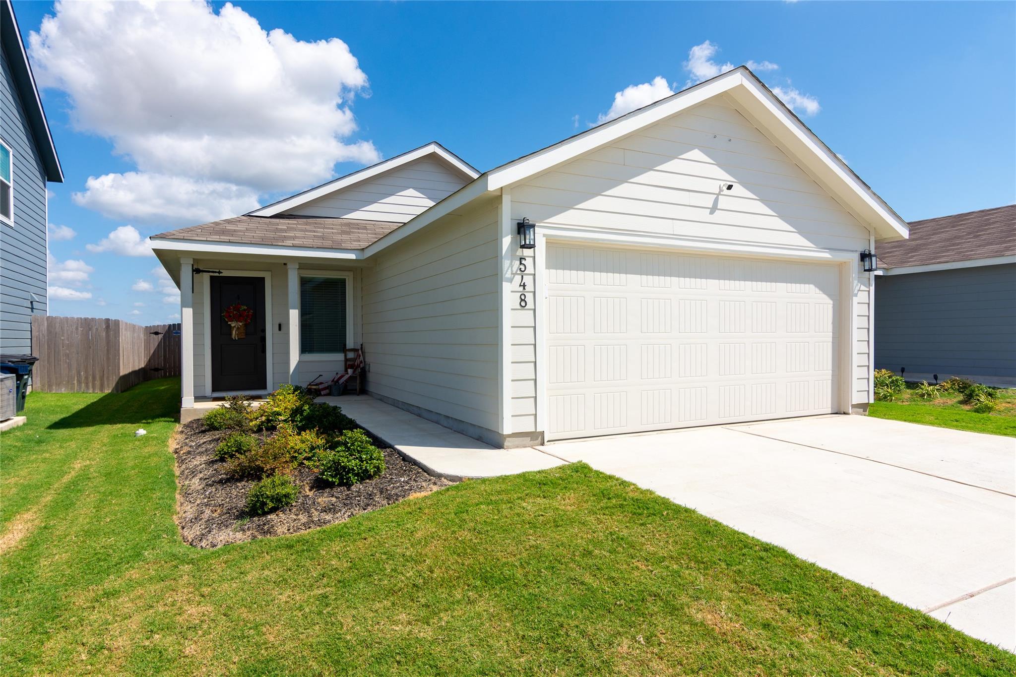 548 Rancho Del Cielo, Jarrell, TX 76537 — photo 1