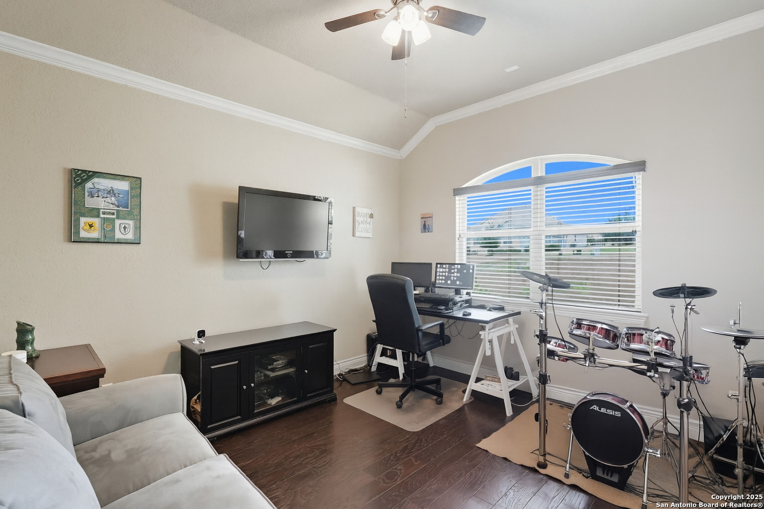 1218 Magnum, ,  78132 — photo 1