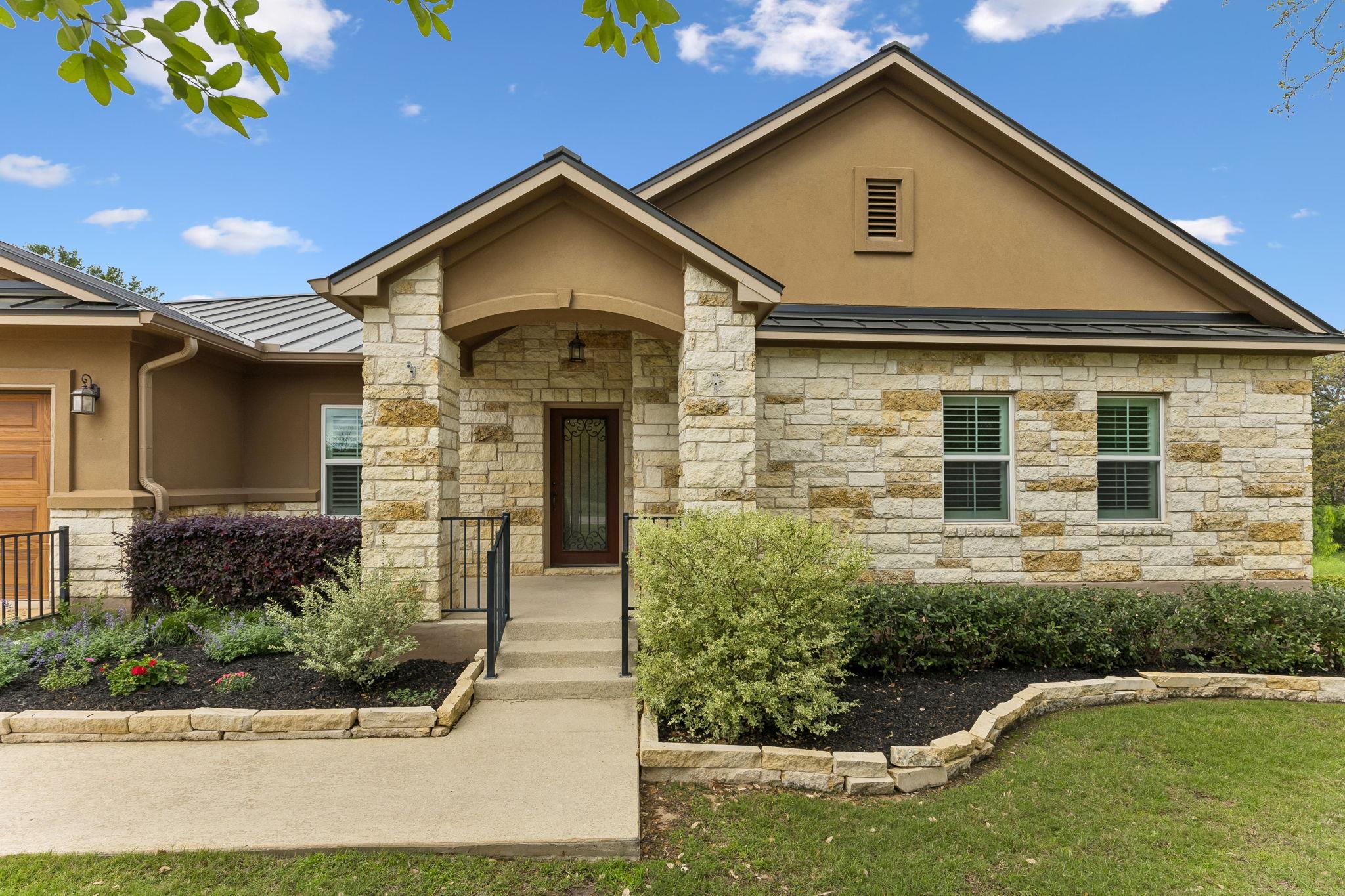 824 Sun Ray, Horseshoe Bay, TX 78657 — photo 1