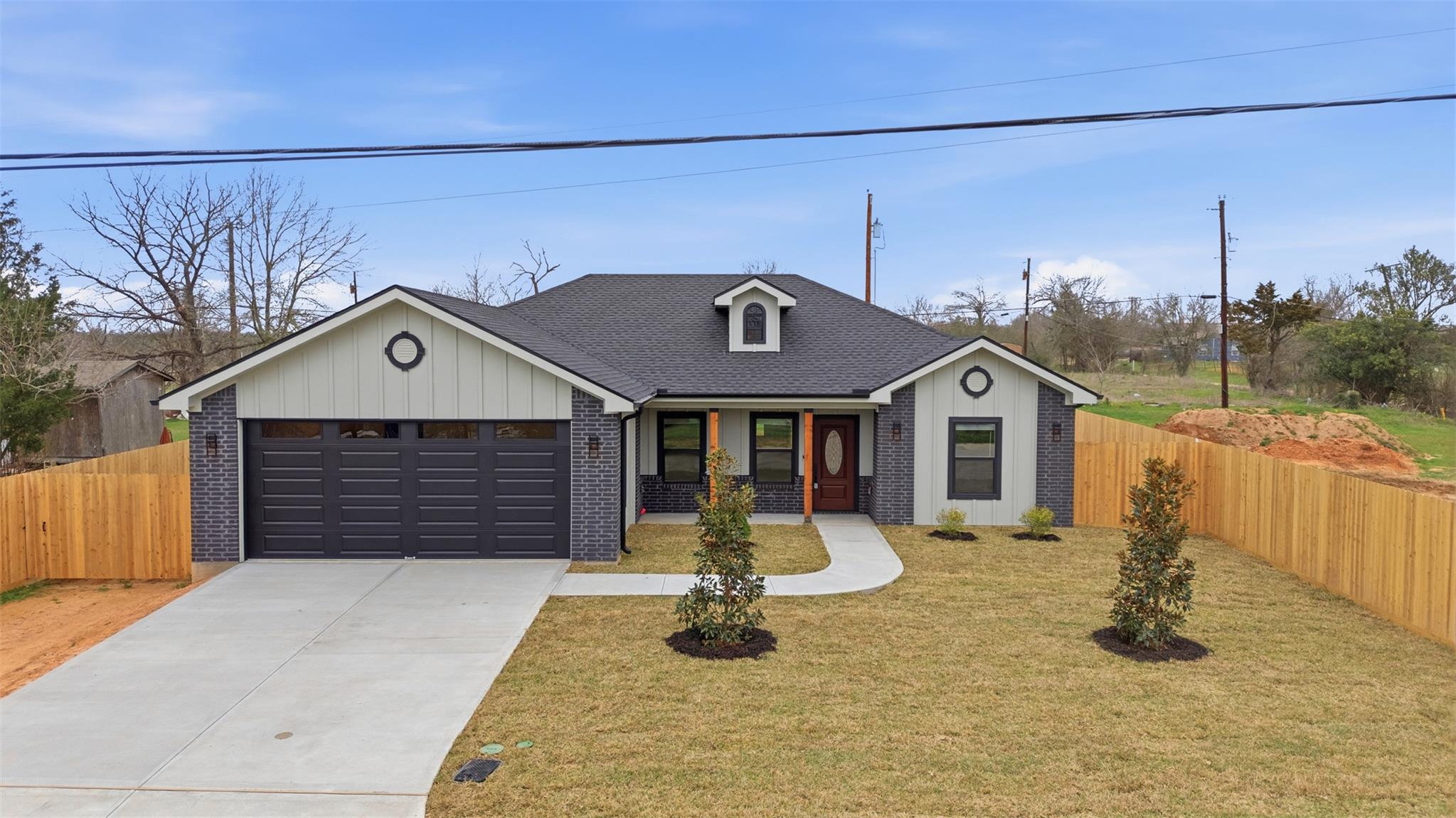 413 Hamilton, Rockdale, TX 76567 — photo 1