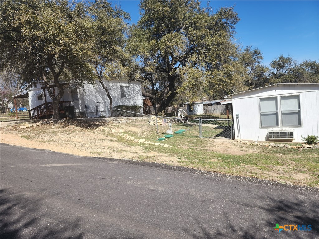 111 Valley View, Canyon Lake, TX 78133 — photo 1