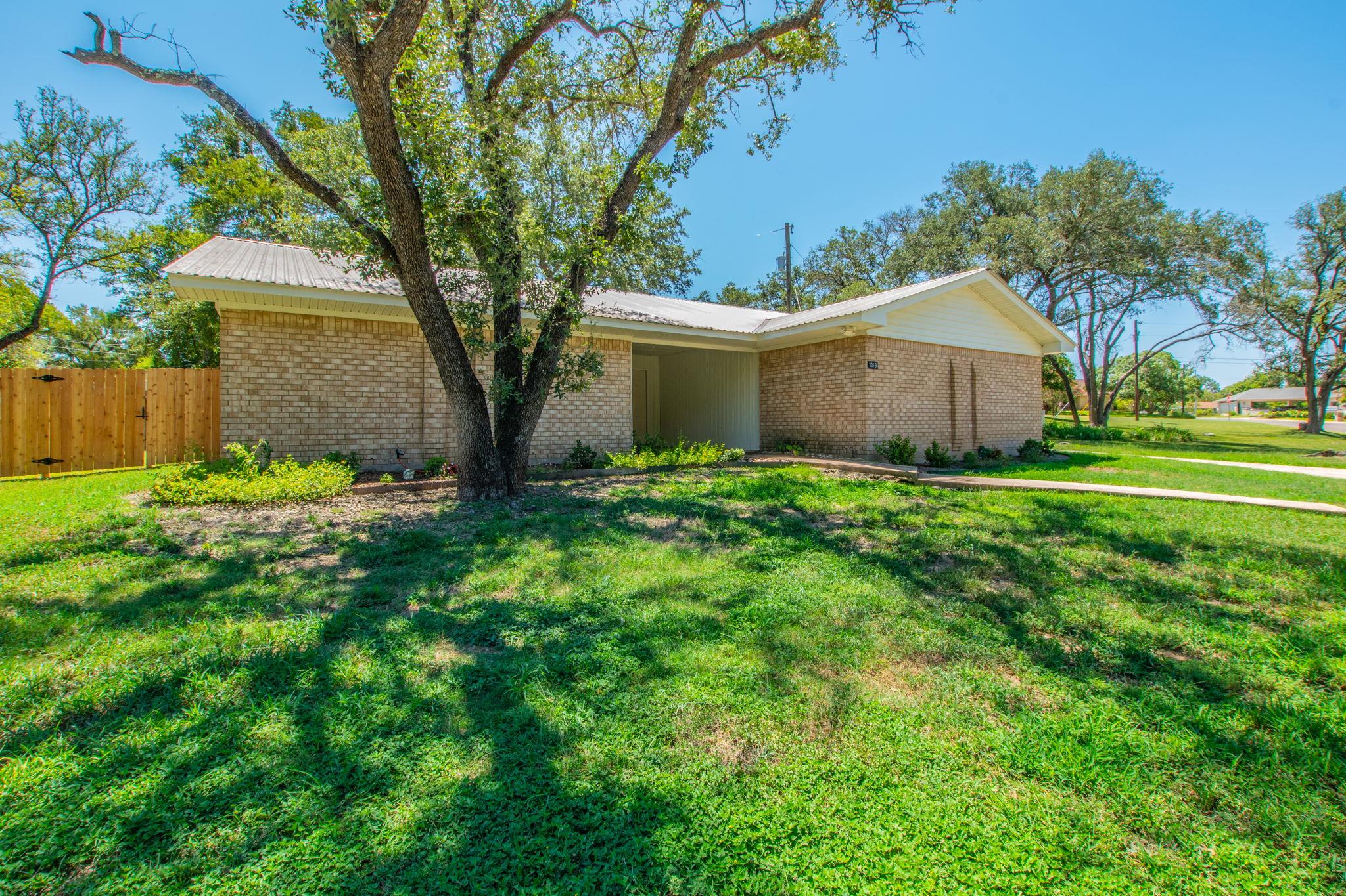 3019 Summit, Belton, TX 76513 — photo 1