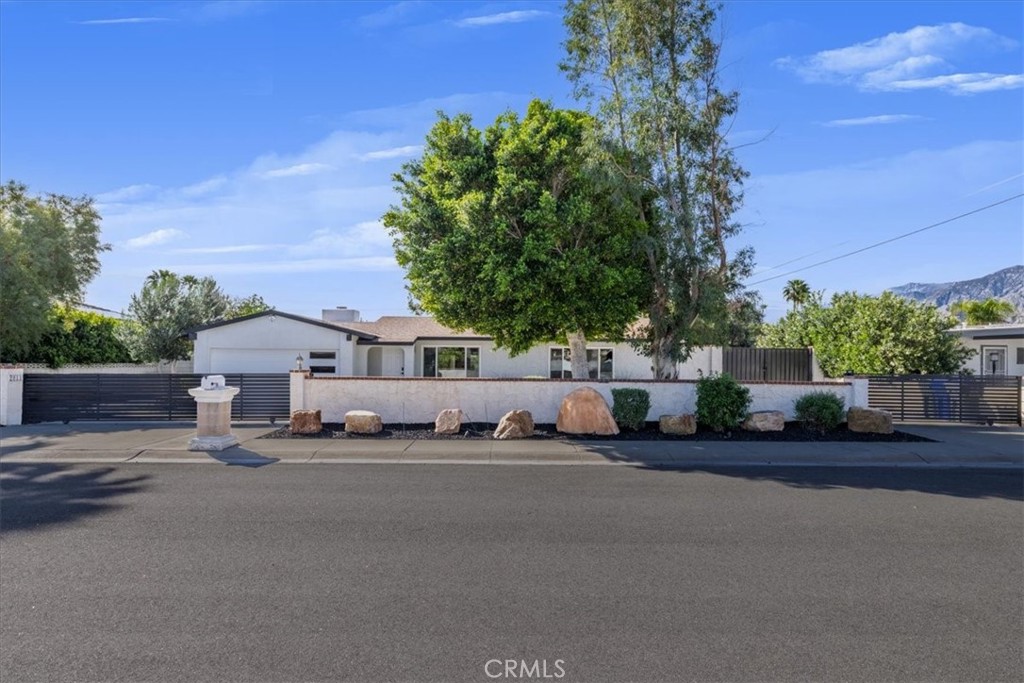 2811 E Sandia, Palm Springs, CA 92262 — photo 1