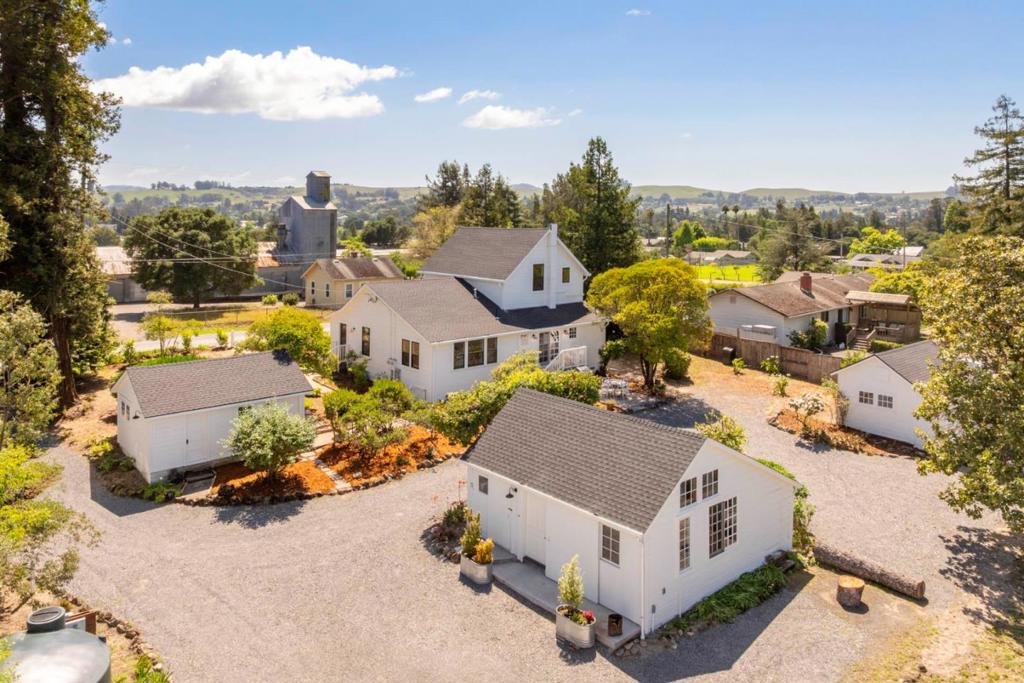 2212 Magnolia Avenue, Petaluma, CA 94952 — photo 1