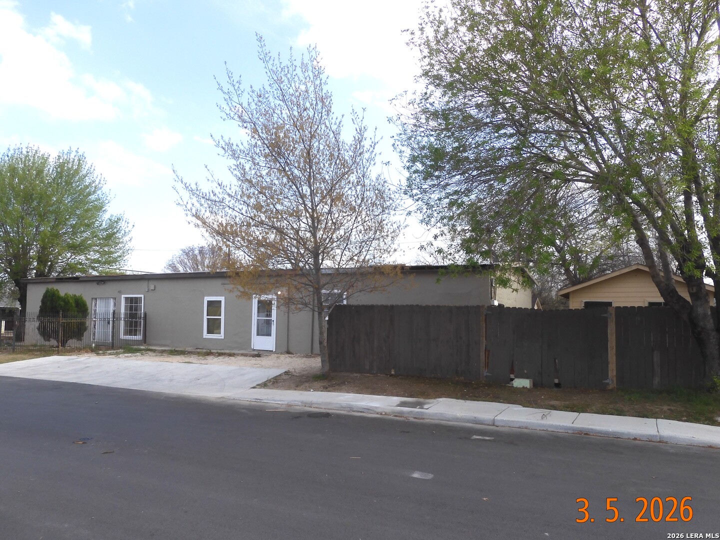501 34th, , 78237 — photo 1