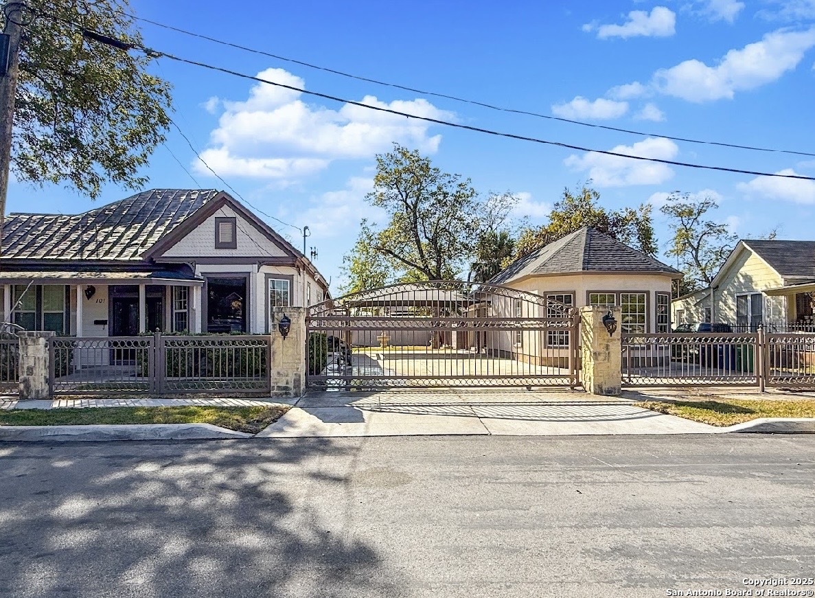 101 Upson, , 78212 — photo 1