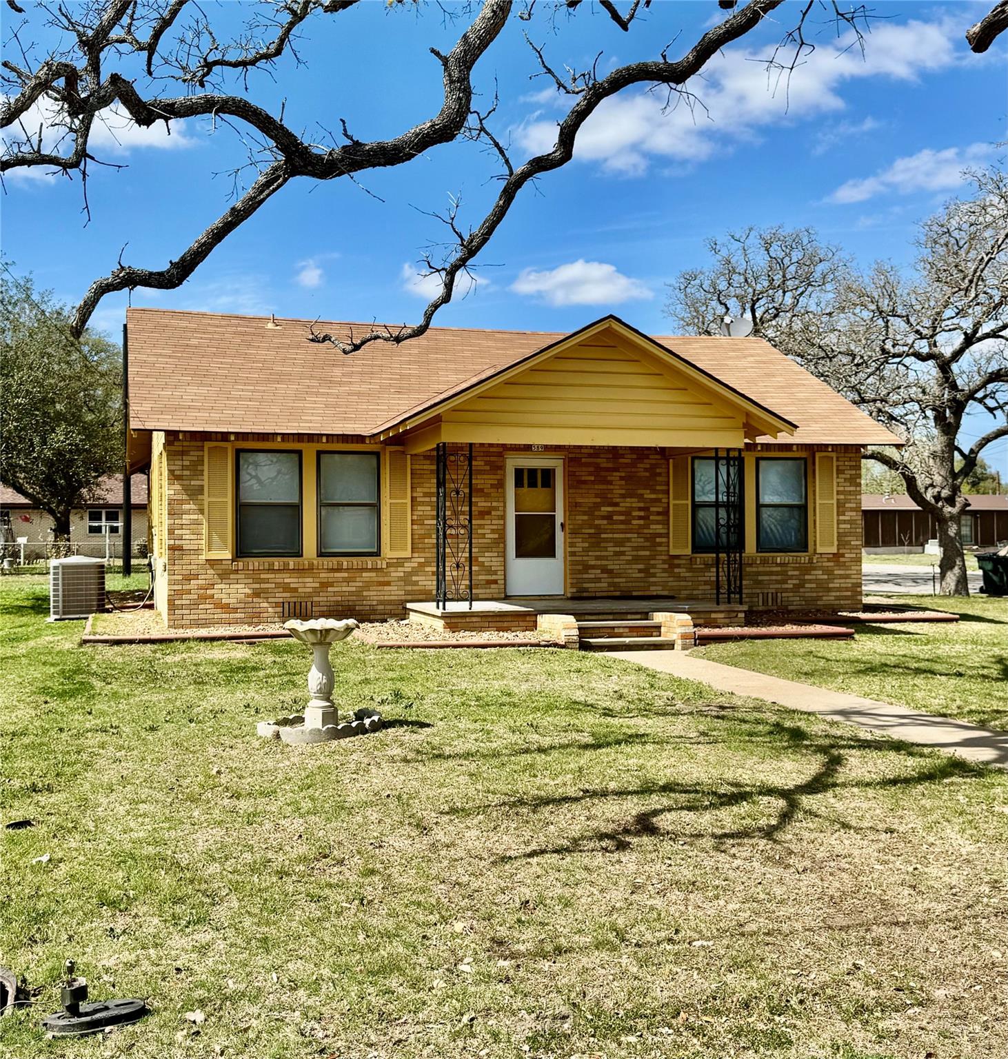 589 Chambers, Giddings, TX 78942 — photo 1