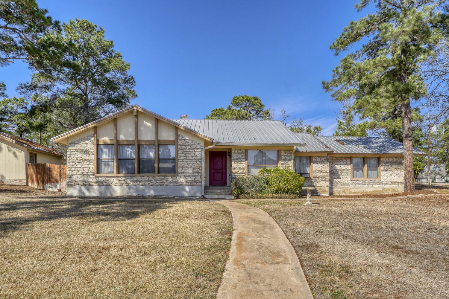 102 Lei, Bastrop, TX 78602 — photo 1