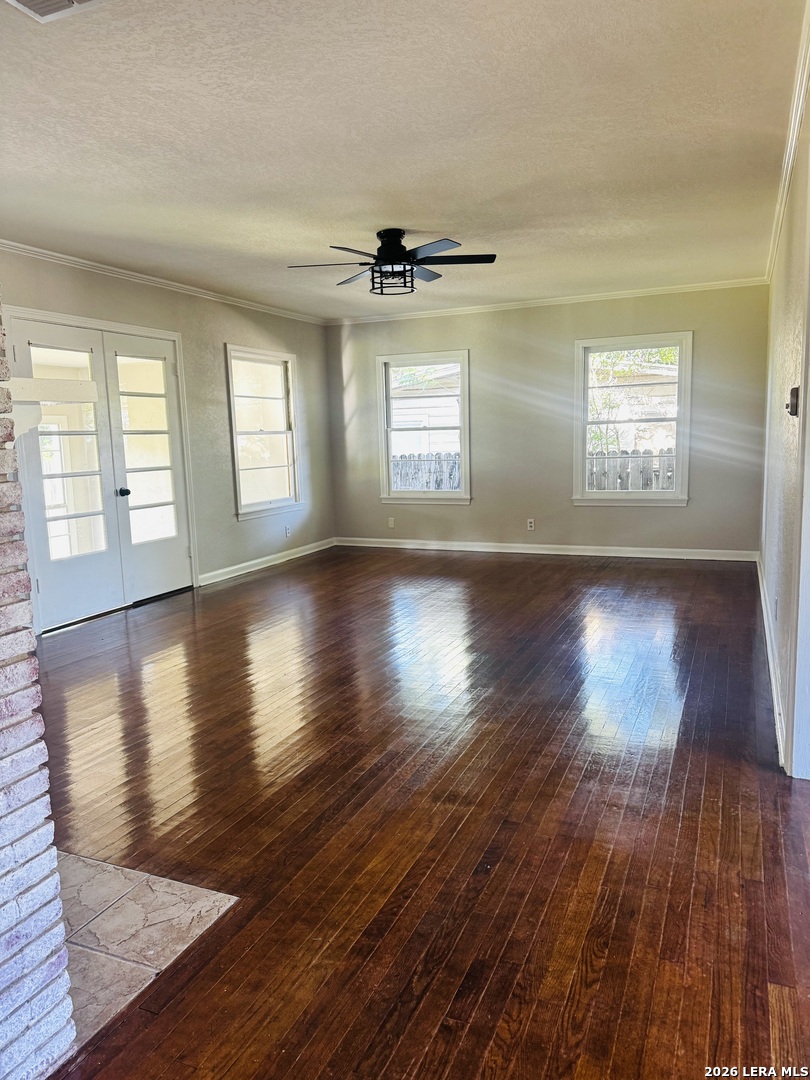841 Laurel St, ,  78801 — photo 1