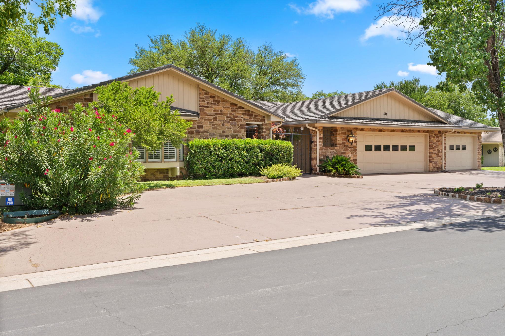 618 Hi Stirrup, Horseshoe Bay, TX 78657 — photo 1
