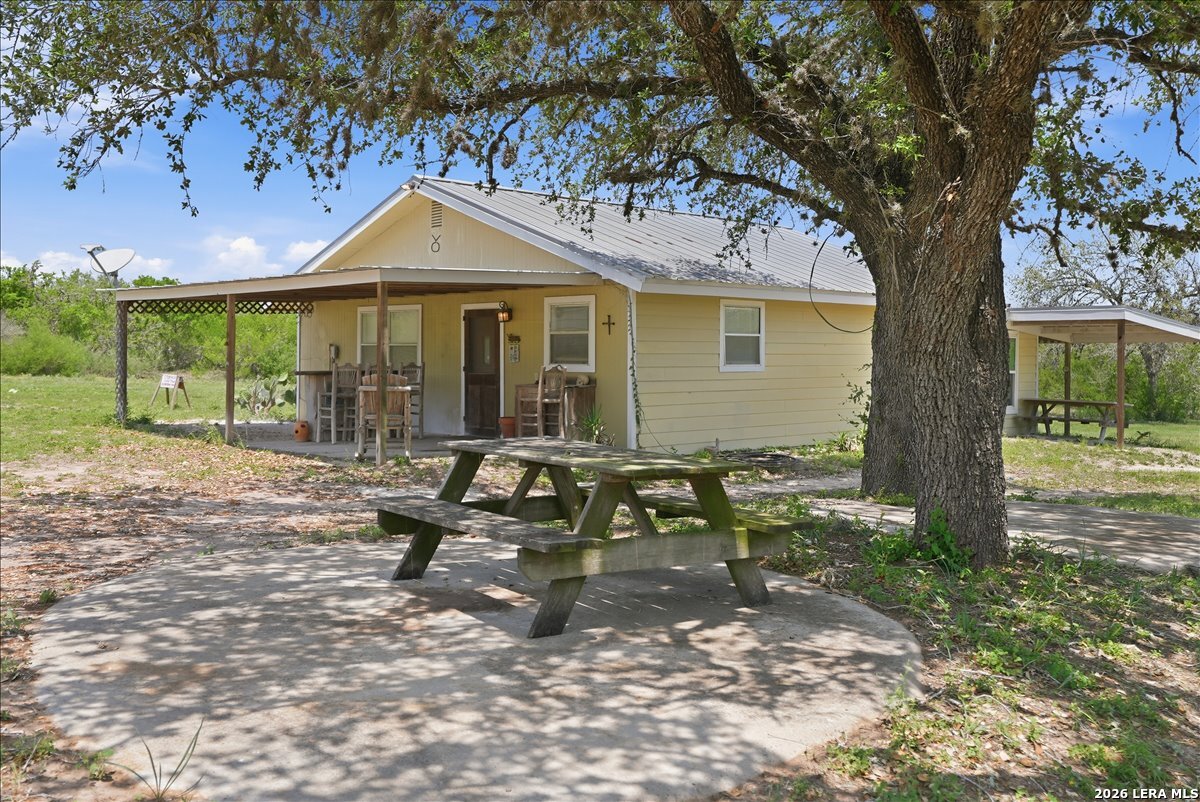 731 COUNTY ROAD 325, ,  78022 — photo 1