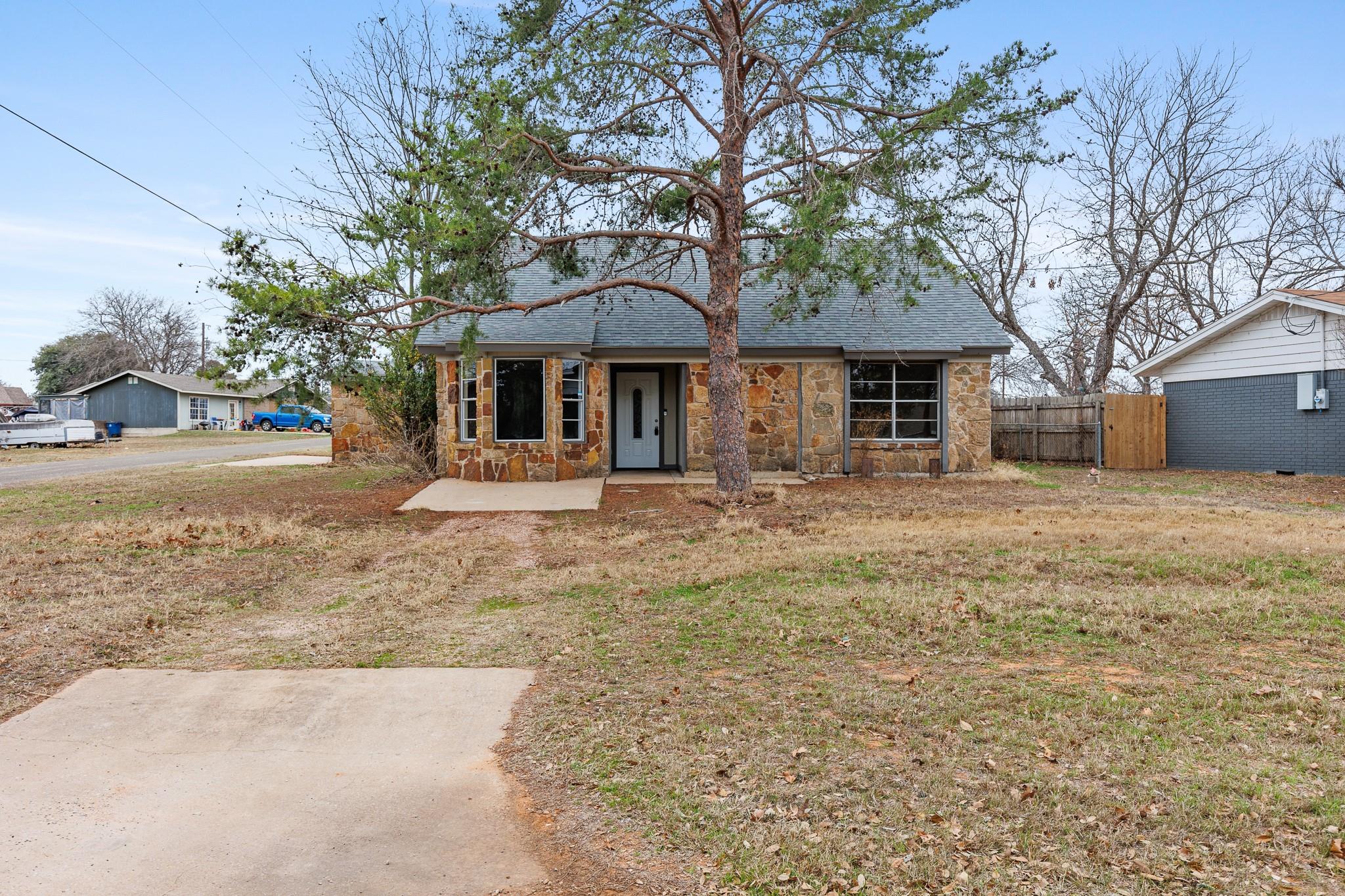 400 River Oaks, Burnet, TX 78611 — photo 1