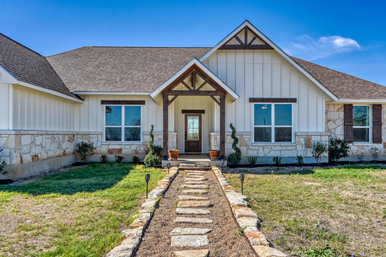 1642 Scull, San Marcos, TX 78666 — photo 1