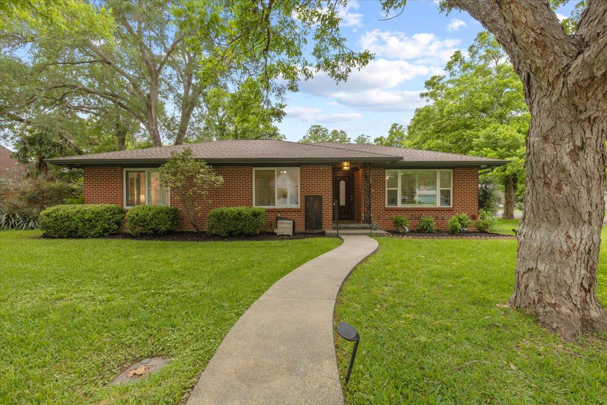 607 Short, Smithville, TX 78957 — photo 1