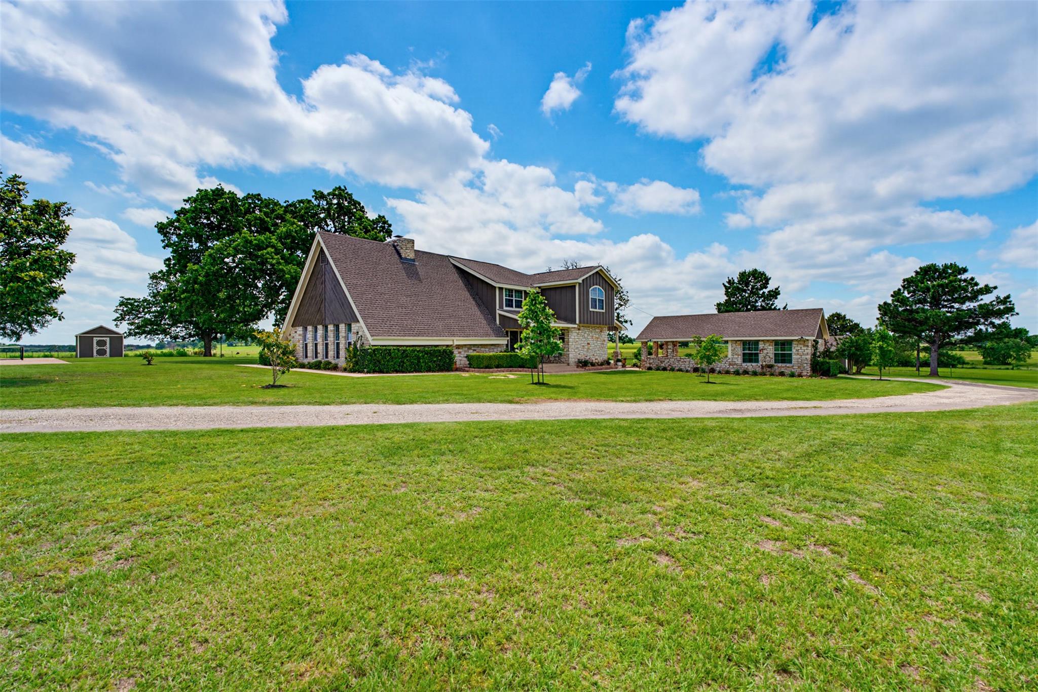 489 Boyd, Rockdale, TX 76567 — photo 1