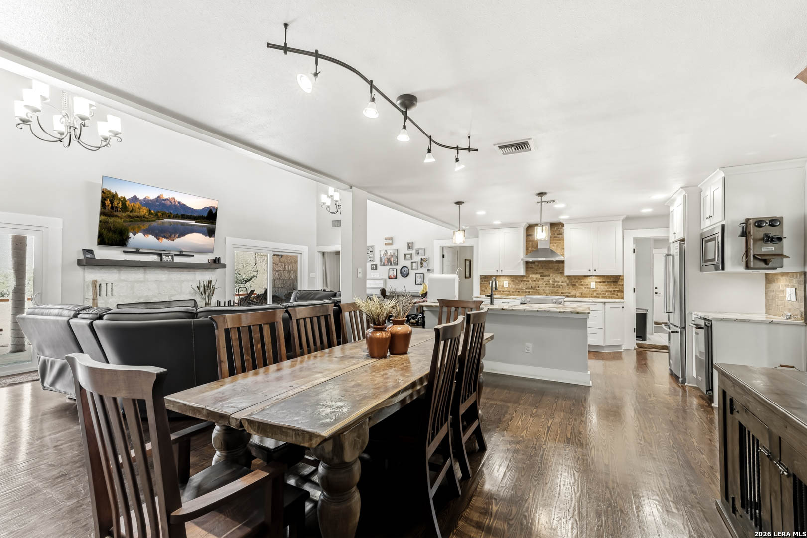 975 FLYING R RANCH RD E, ,  78070 — photo 1