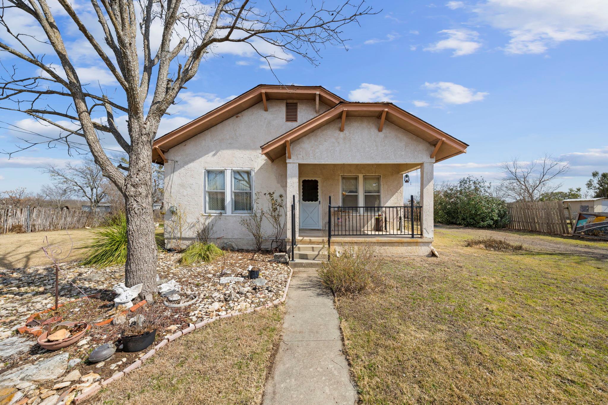 401 Love, Florence, TX 76527 — photo 1