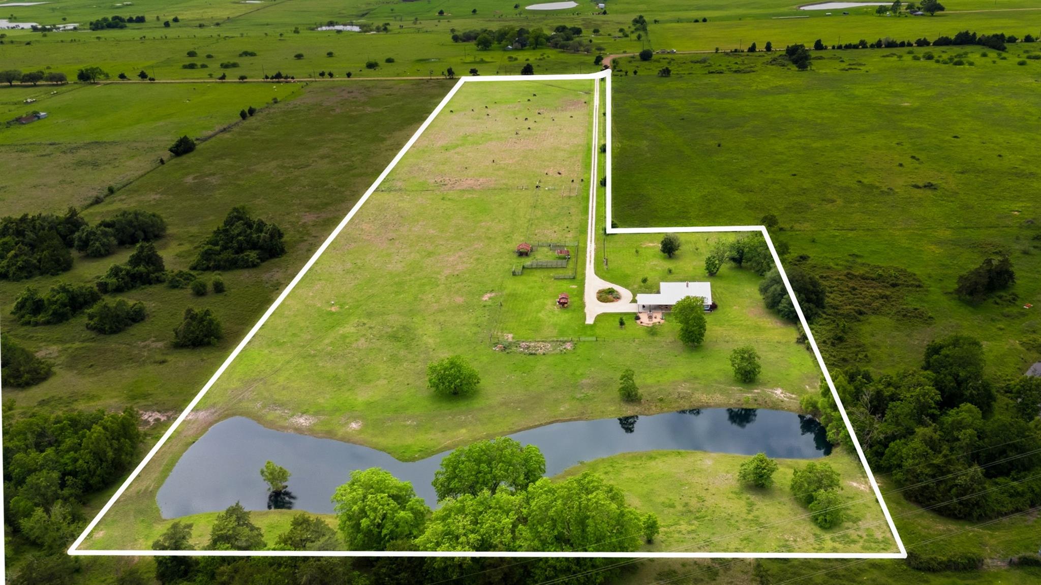 7835 Berger, Schulenburg, TX 78956 — photo 1