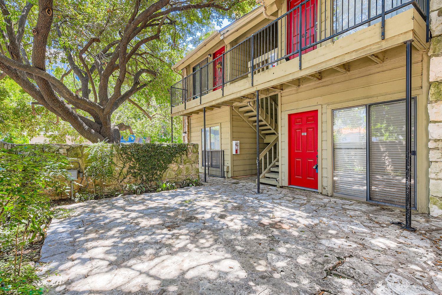 708 Graham, Austin, TX 78705 — photo 1