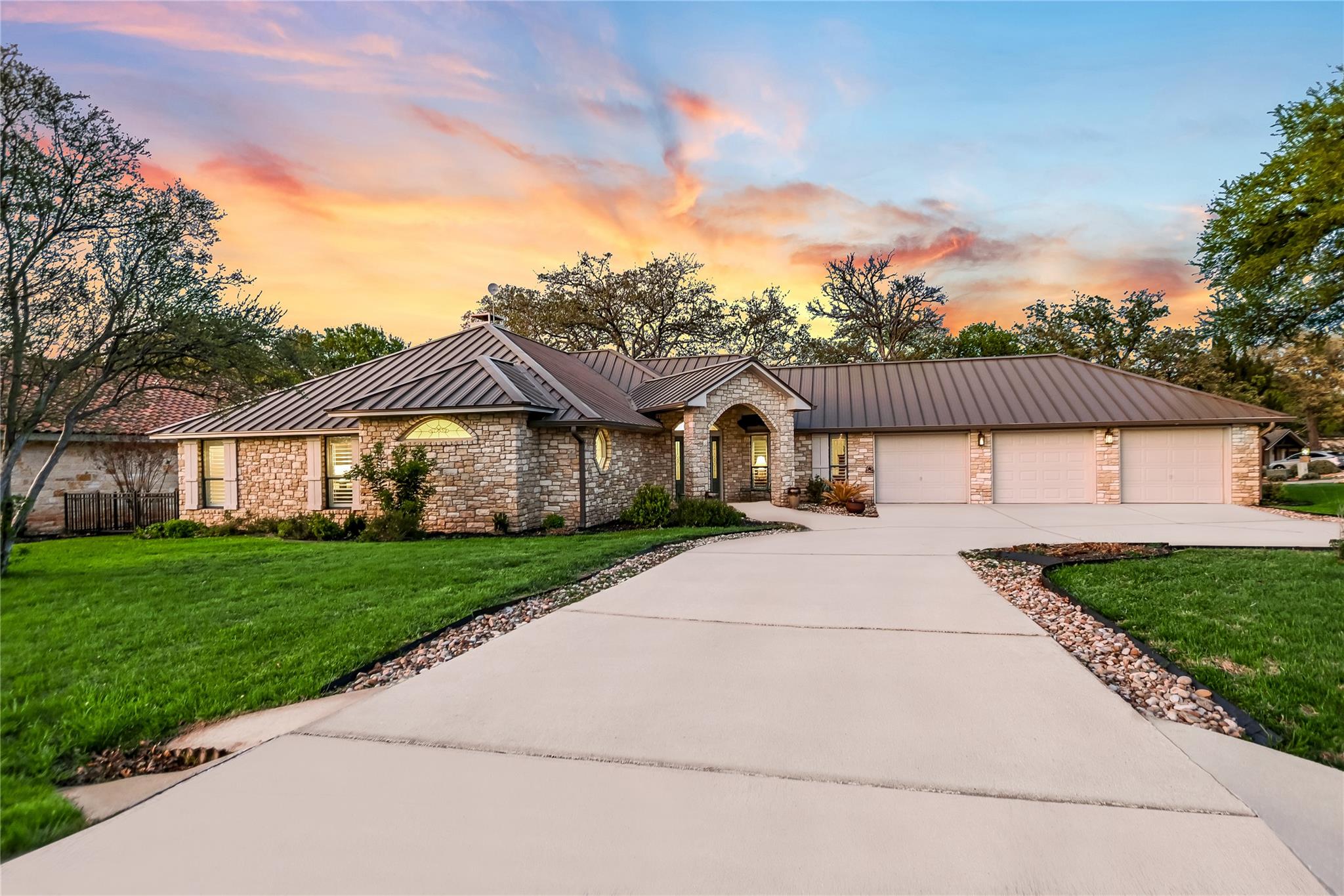 501 Sombrero, Horseshoe Bay, TX 78657 — photo 1
