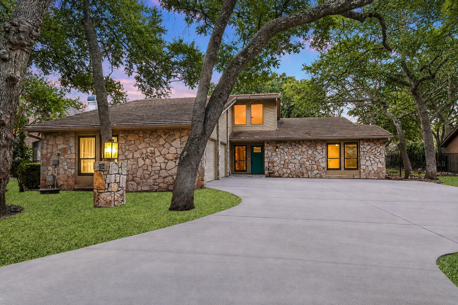204 Blue Ground, Horseshoe Bay, TX 78657 — photo 1