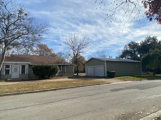 1034 Magnolia, Lockhart, TX 78644 — photo 1