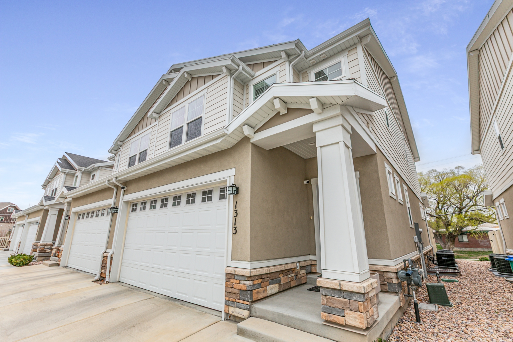 1313 E WEYBURN LN, Holladay, UT 84117 — photo 1