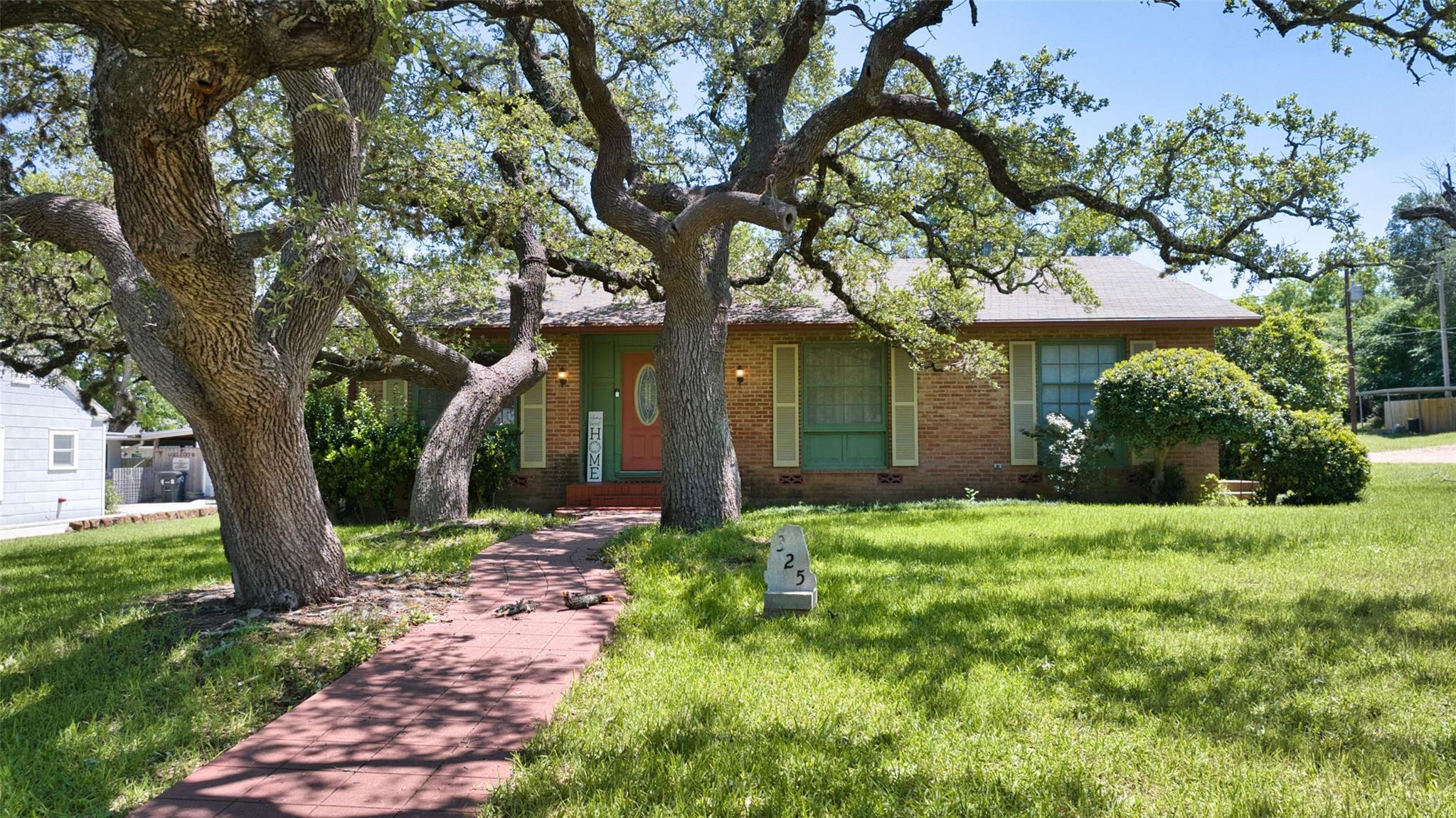 325 Rainey, Mason, TX 76856 — photo 1