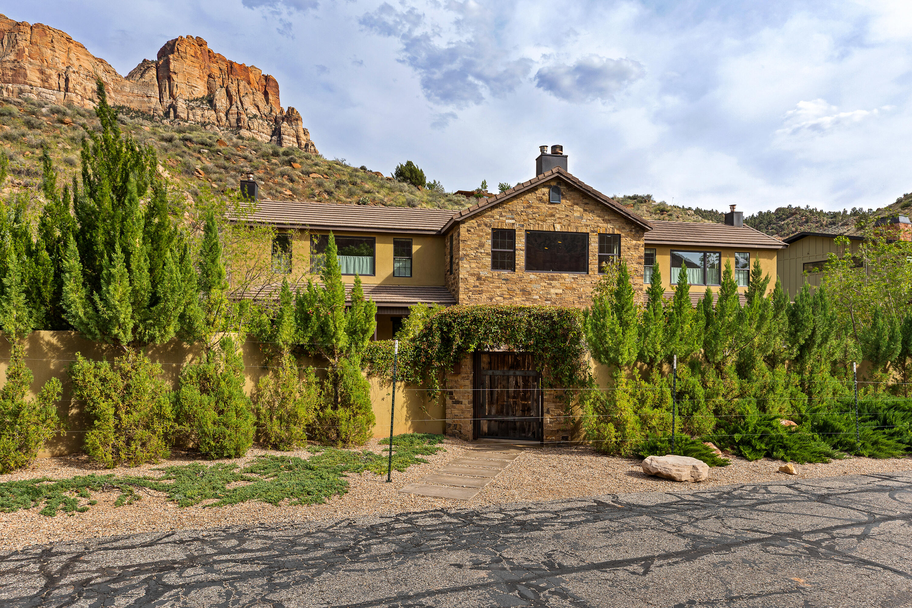 105 River Bend CIR, Springdale, UT 84767 — photo 1