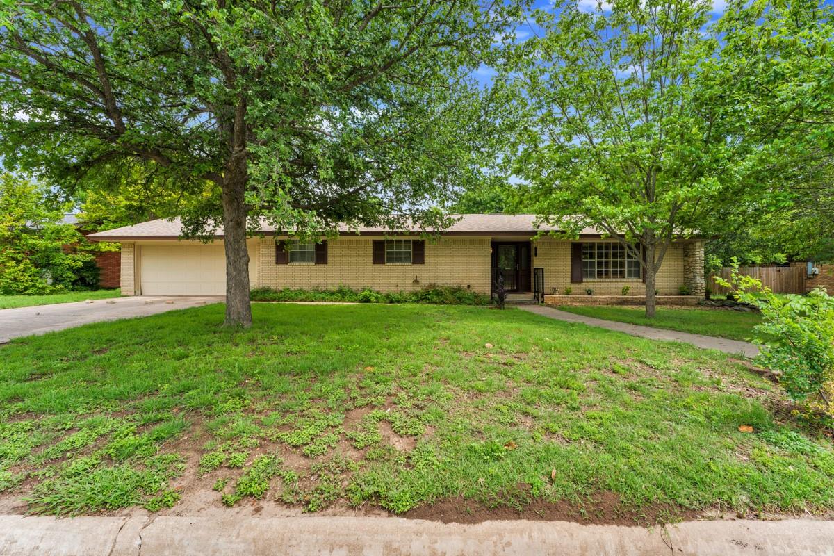 1011 Vanderveer, Burnet, TX 78611 — photo 1