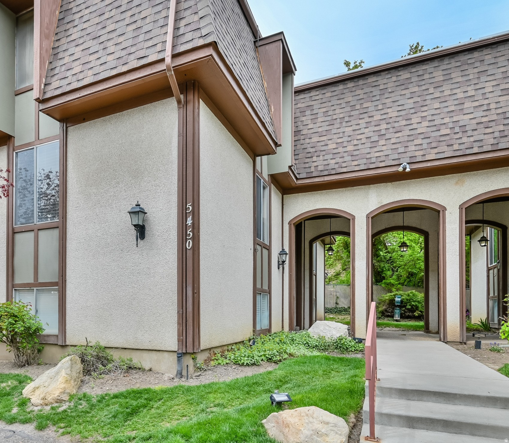 5450 S WILLOW LN #B, Murray, UT 84107 — photo 1
