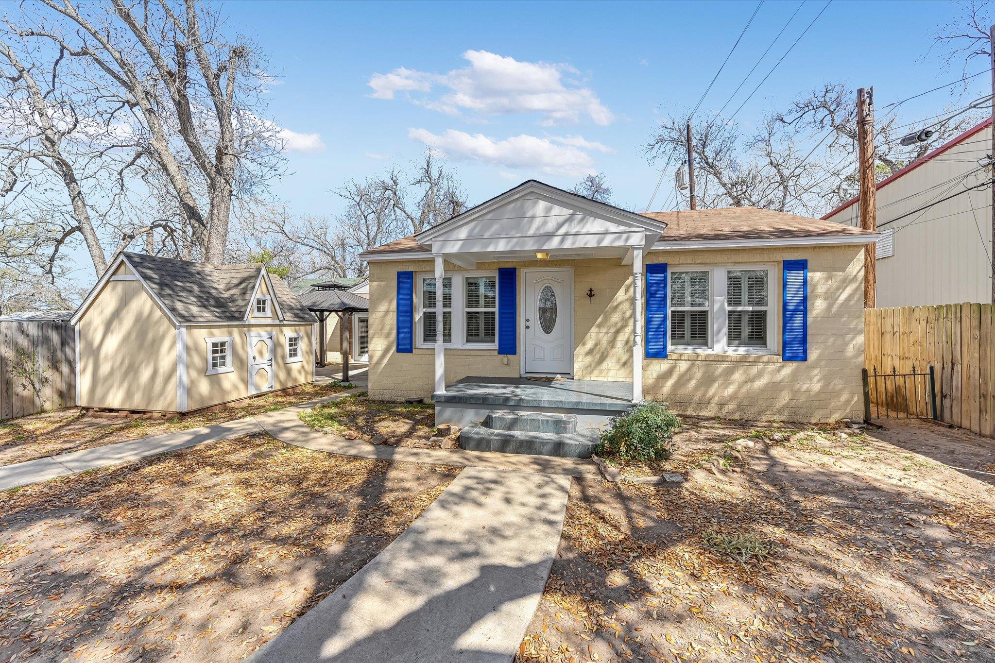 318 Loop 230, Smithville, TX 78957 — photo 1