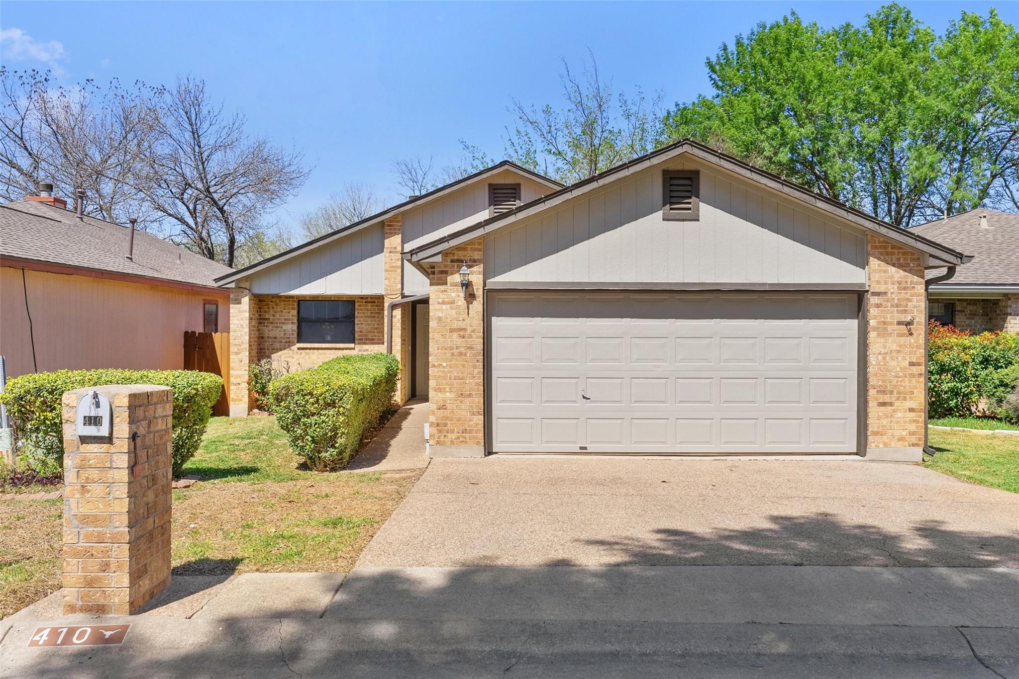 410 Village, Buda, TX 78610 — photo 1