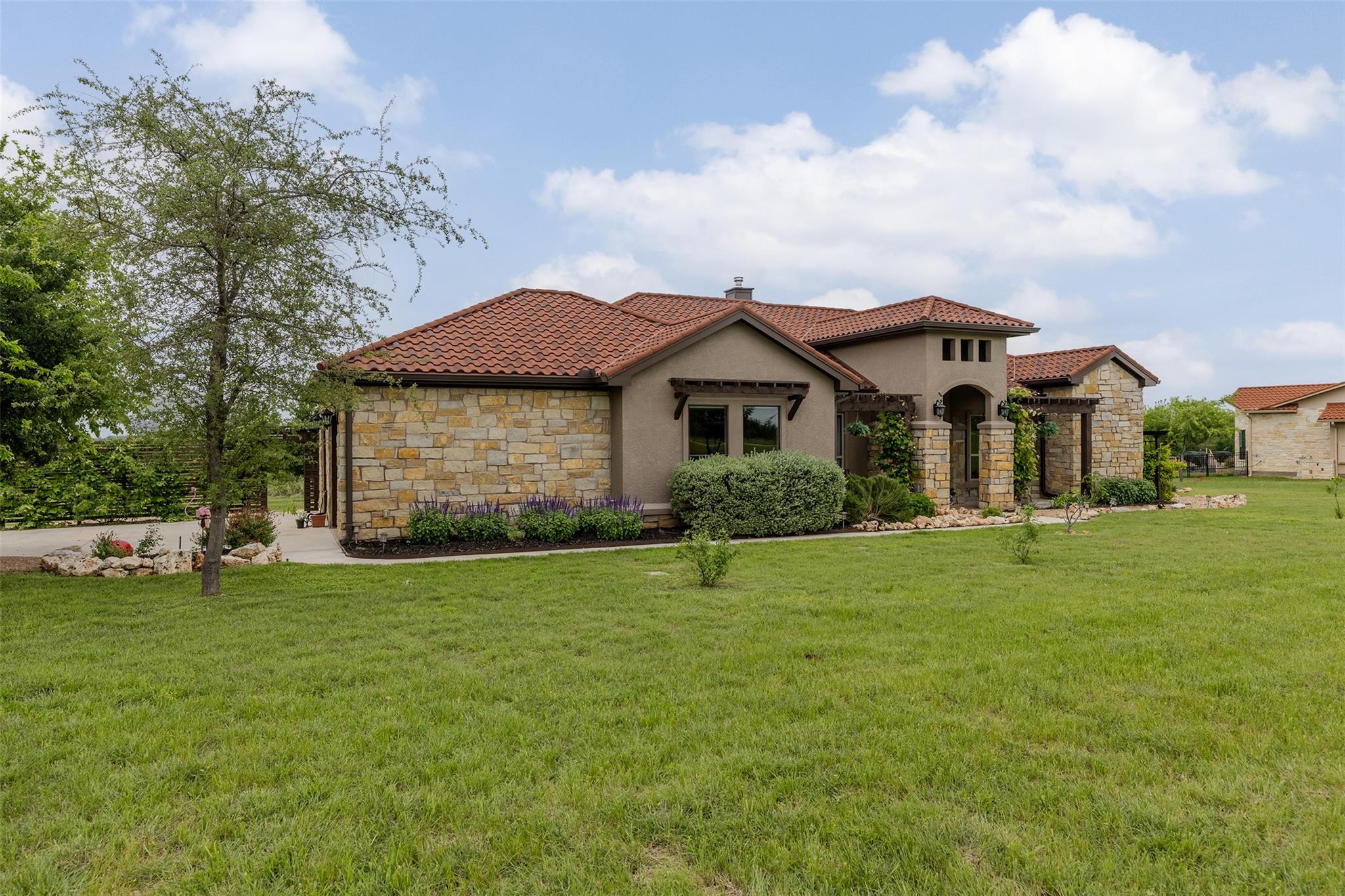 128 Strada Luca, Florence, TX 76527 — photo 1
