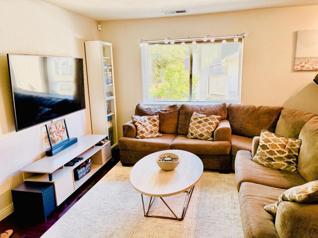 614 Devlin Court, San Jose, CA 95133 — photo 1