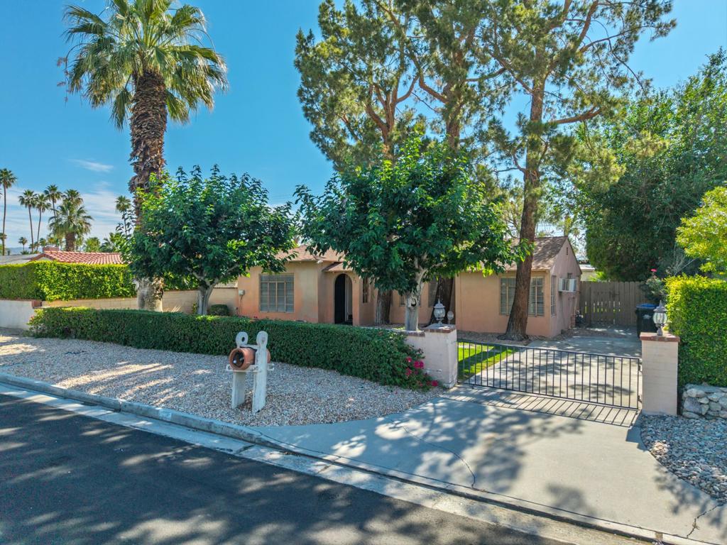 730 N Calle Marcus, Palm Springs, CA 92262 — photo 1