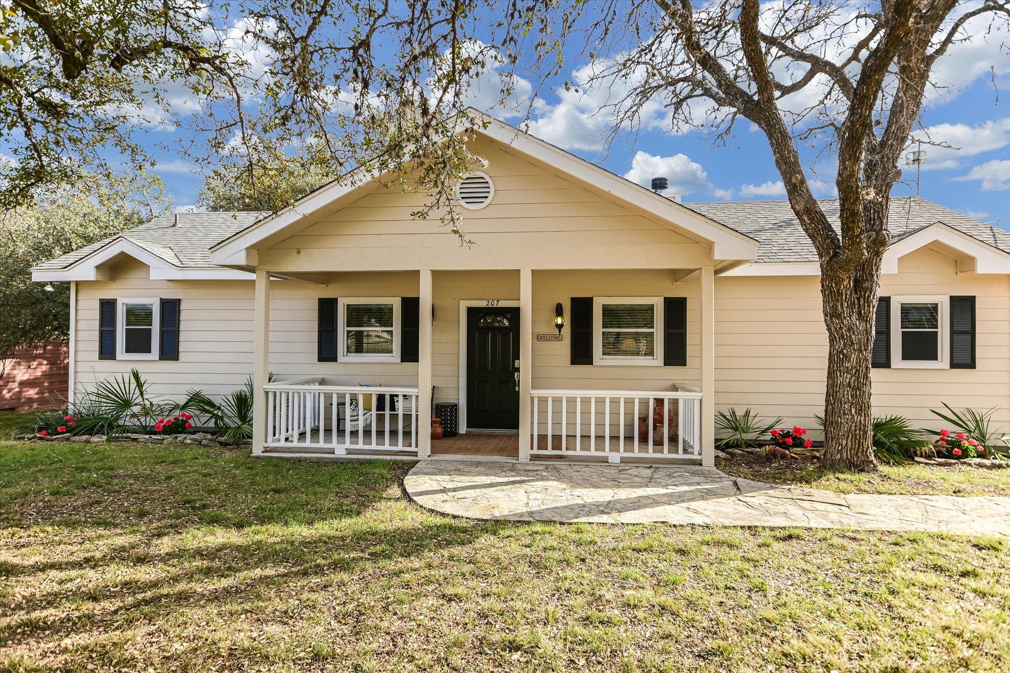 207 River Oaks, Wimberley, TX 78676 — photo 1