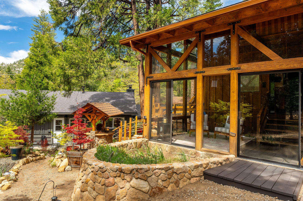 25106 Rim Rock Road