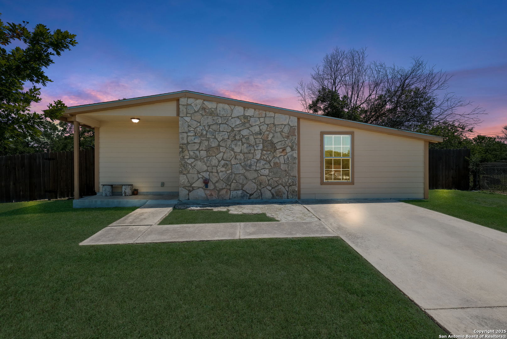 147 Kilkenney, ,  78227 — photo 1