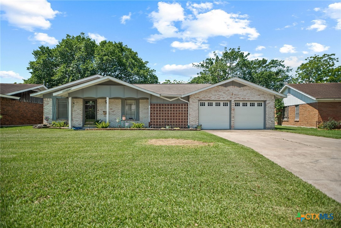 519 Travis Street, Port Lavaca, TX 77979 — photo 1