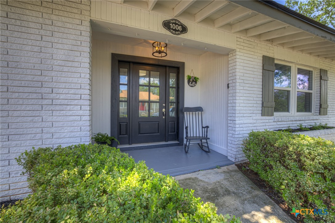 1006 Pecan Street, Floresville, TX 78114 — photo 1